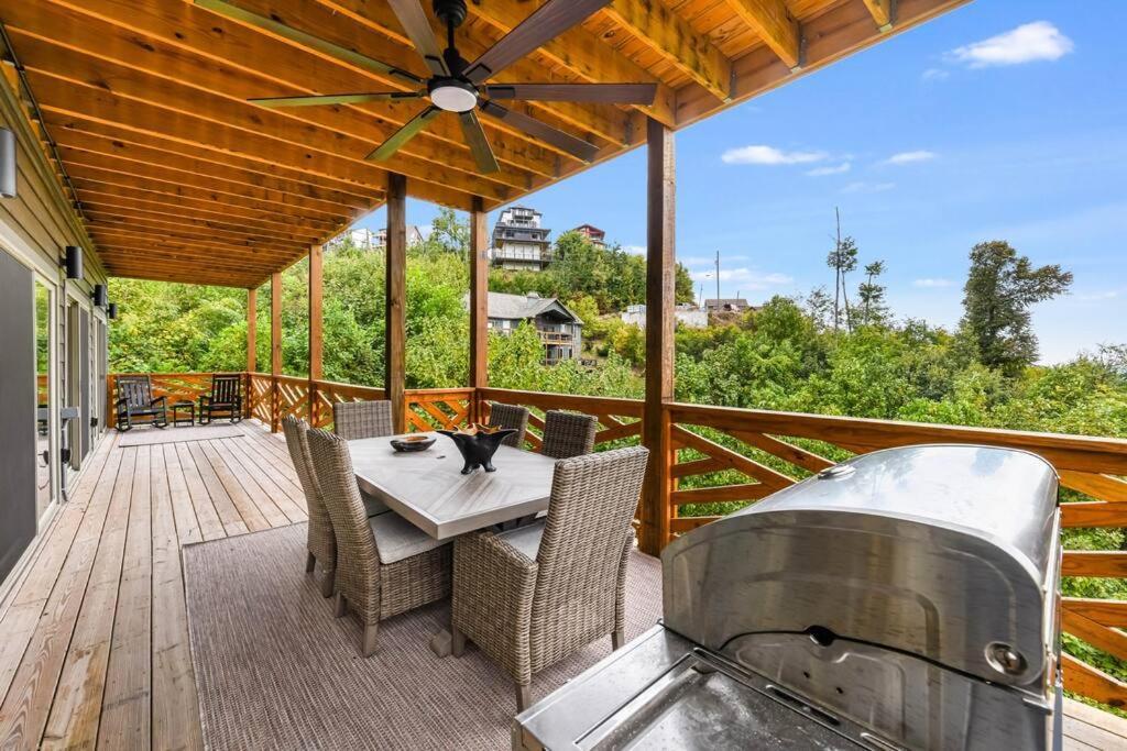 Incredible Mountain Views! Chalet Village Гетлинбург Екстериор снимка