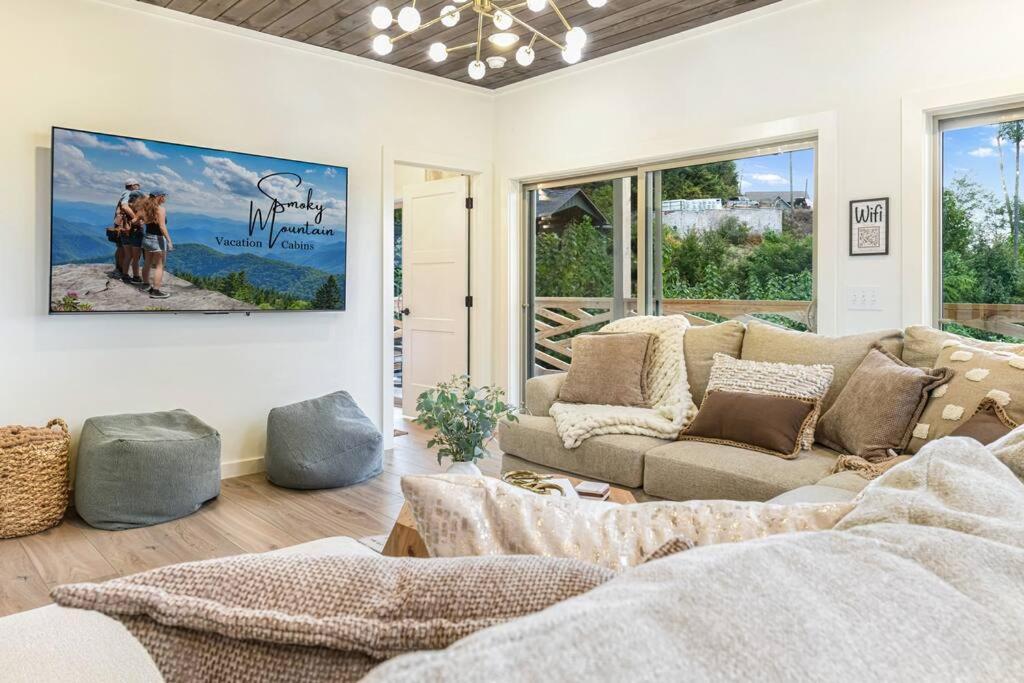 Incredible Mountain Views! Chalet Village Гетлинбург Екстериор снимка
