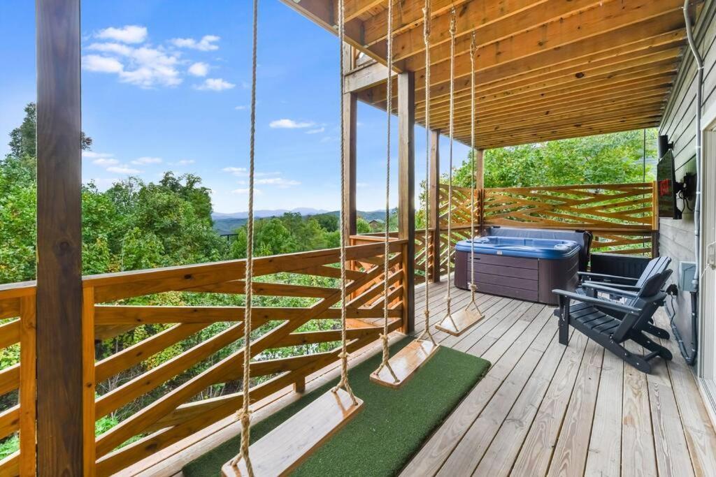 Incredible Mountain Views! Chalet Village Гетлинбург Екстериор снимка