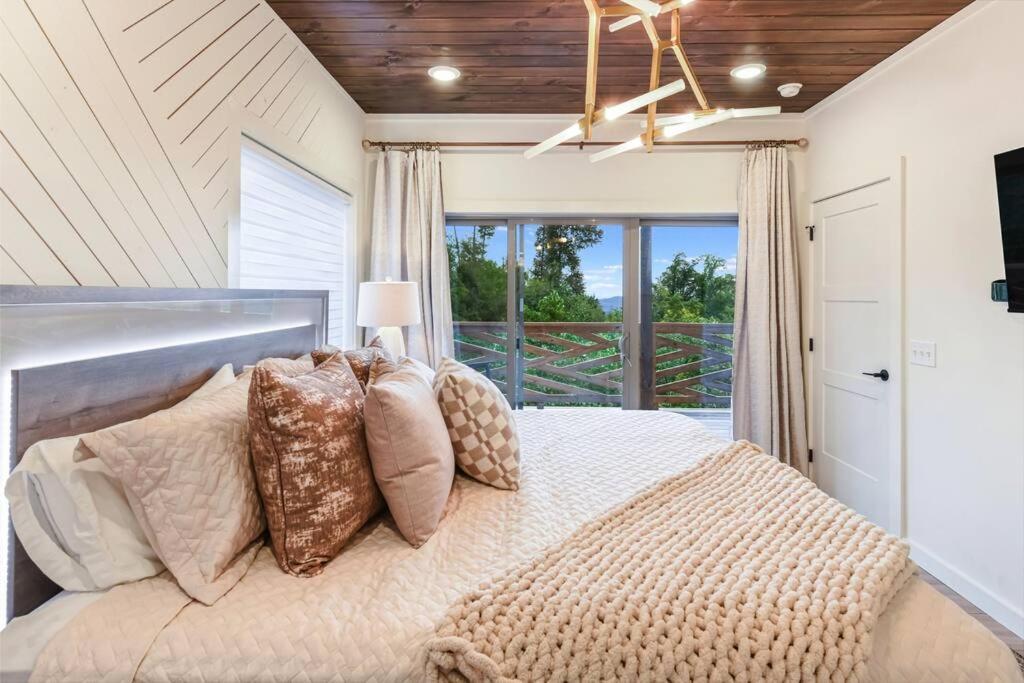 Incredible Mountain Views! Chalet Village Гетлинбург Екстериор снимка