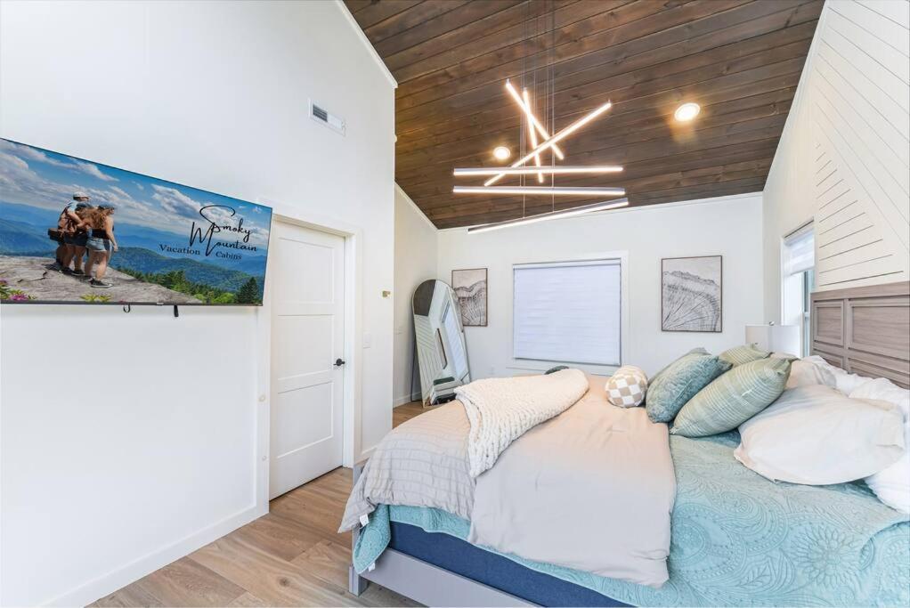 Incredible Mountain Views! Chalet Village Гетлинбург Екстериор снимка