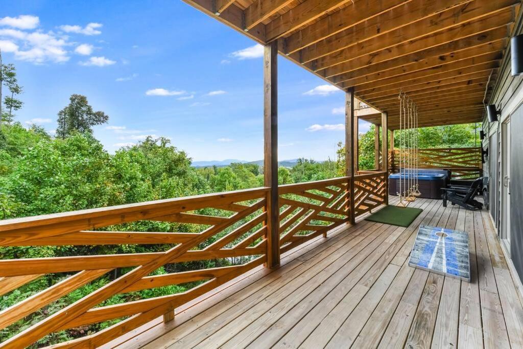 Incredible Mountain Views! Chalet Village Гетлинбург Екстериор снимка