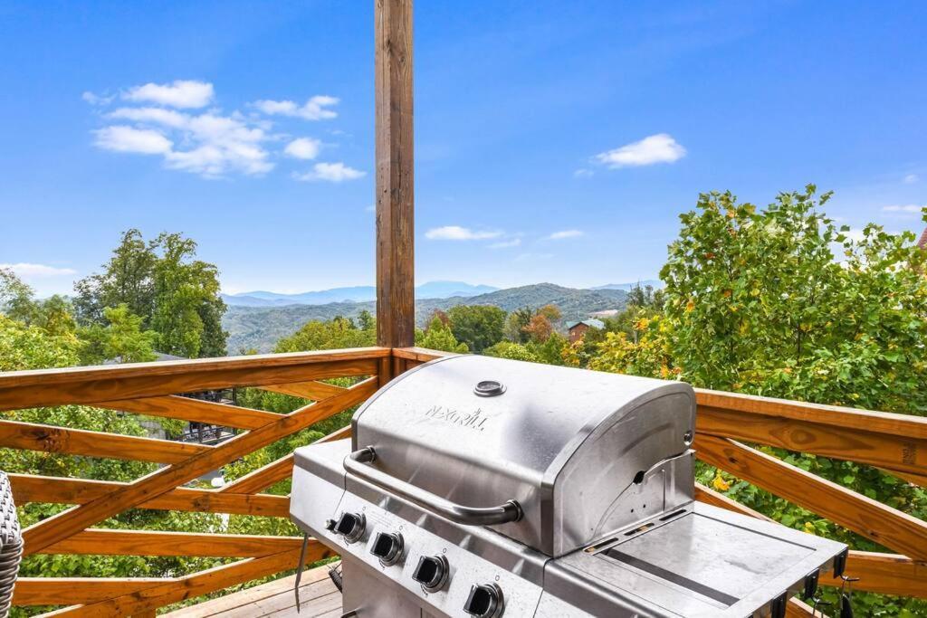 Incredible Mountain Views! Chalet Village Гетлинбург Екстериор снимка