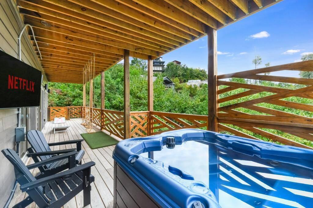 Incredible Mountain Views! Chalet Village Гетлинбург Екстериор снимка