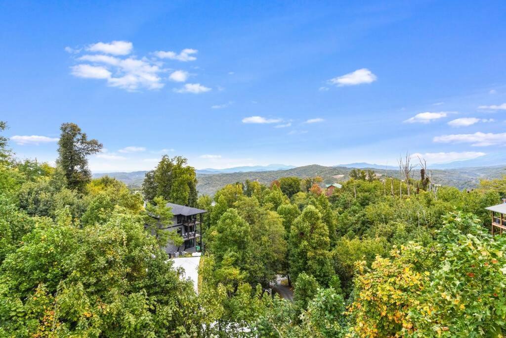 Incredible Mountain Views! Chalet Village Гетлинбург Екстериор снимка